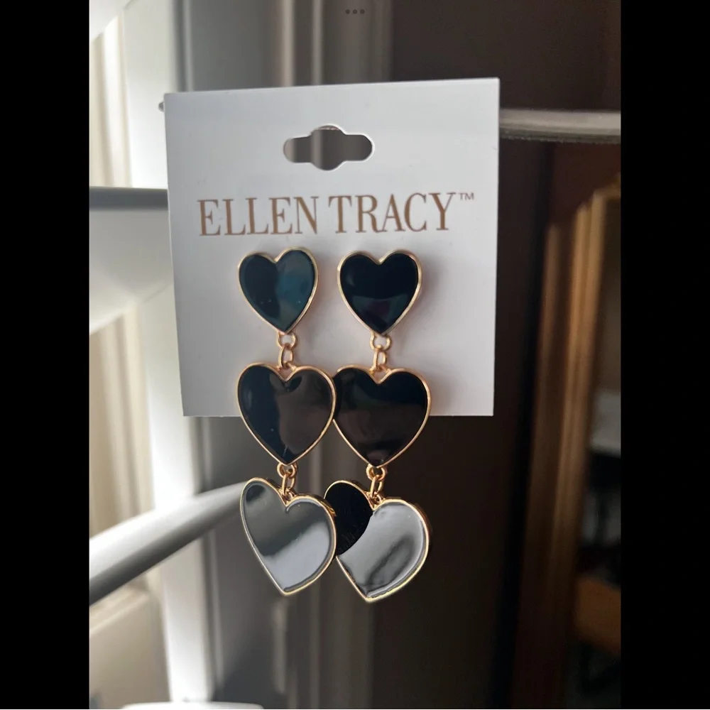 Ellen Tracy Triple Black Heart Drop Earrings NWOT